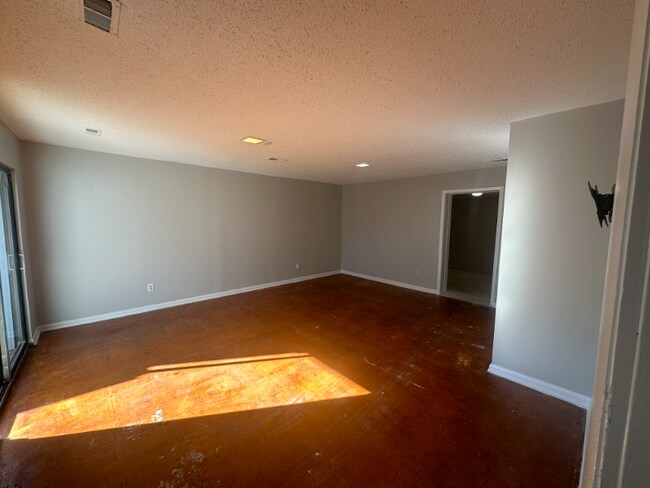 Building Photo - 4720 Walden Pond Dr