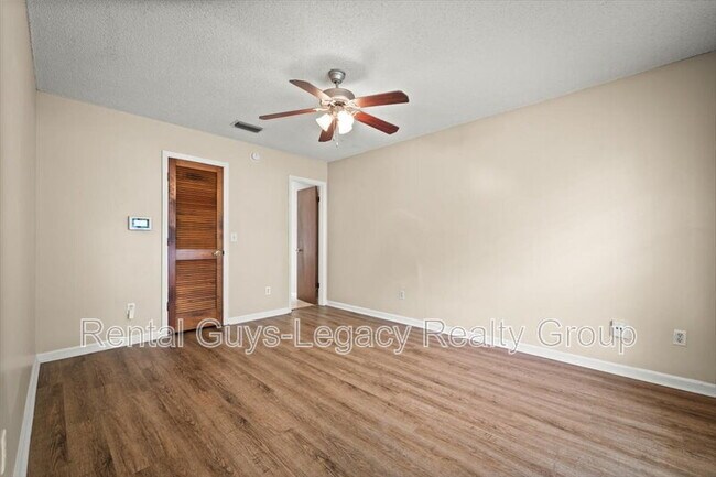 Building Photo - 3956 Hollows Dr