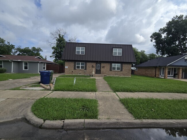 Building Photo - 1805 Randolph Dr