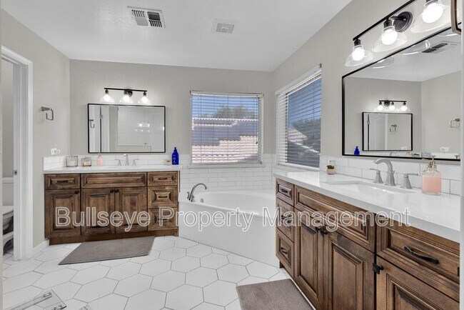 Building Photo - 809 S Lagoon Dr