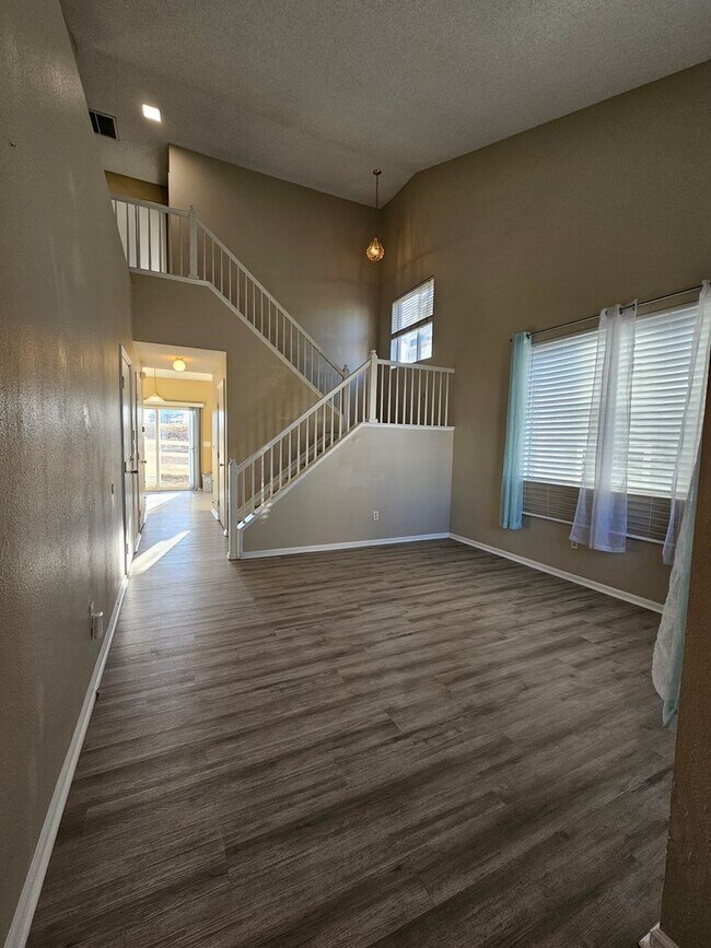 Building Photo - Charming House 3 Beds 2 1/2 Baths 2 Living...