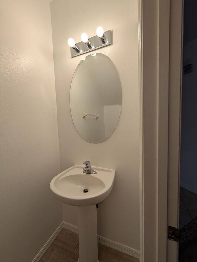 Building Photo - Charming 2BR Duplex in North Port