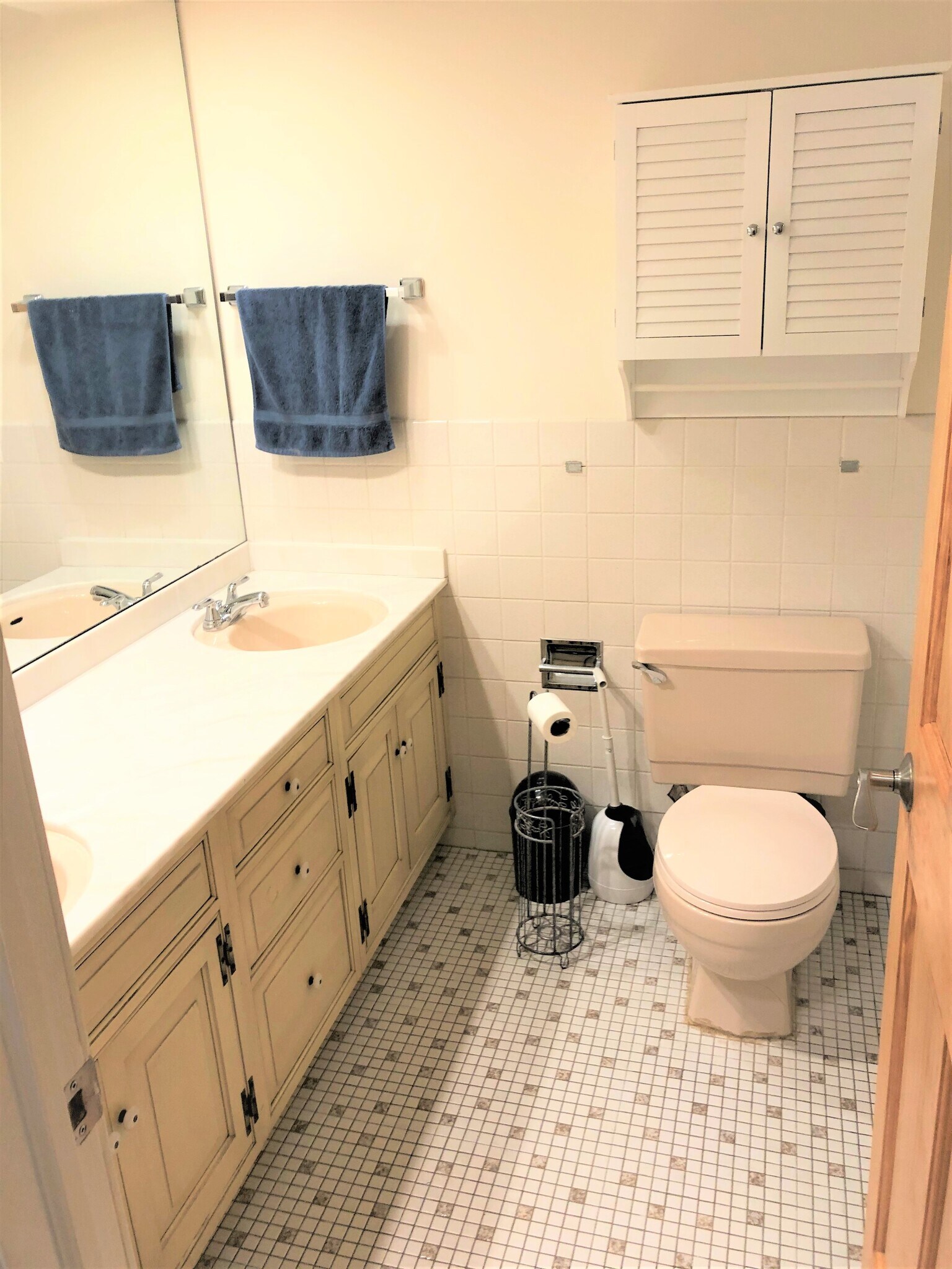 Family Bathroom - 1310 Maple Ave