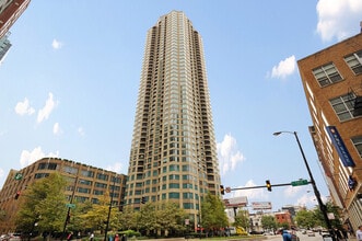 Building Photo - 400 N La Salle Dr