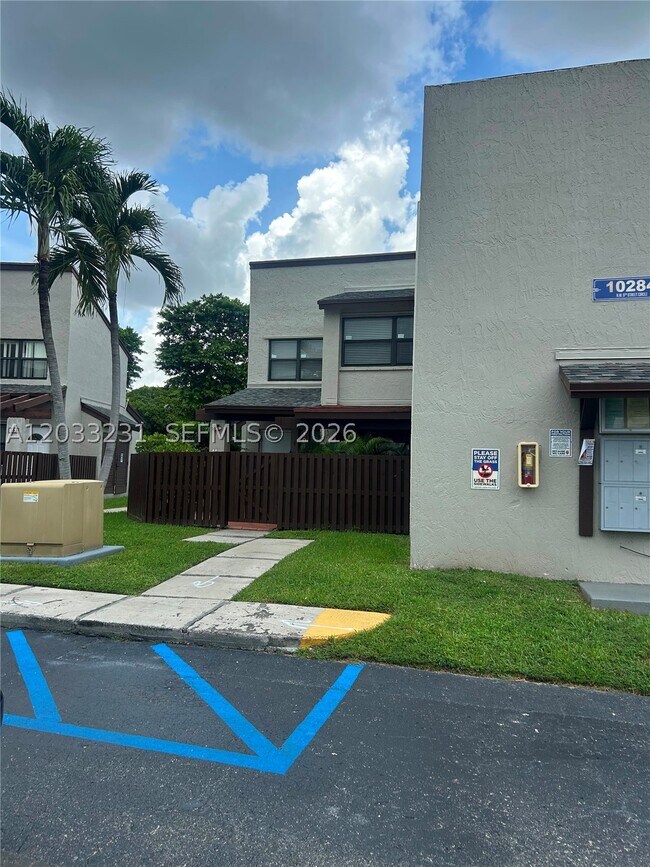 Building Photo - 10284 NW 9th St Cir