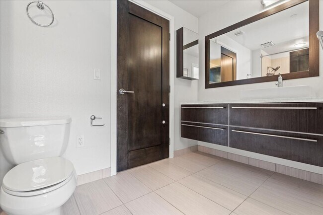 Building Photo - Stunning Modern 2 Bedroom, 2 Bathroom Home!