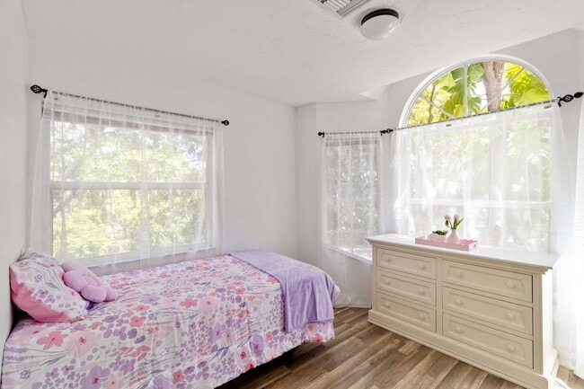 Building Photo - 7447 Hawkins Rd