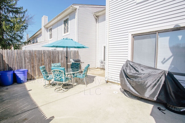 Building Photo - 207 Empress Ct