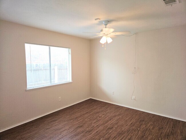 Building Photo - Single Story home In Arlington off Little ...
