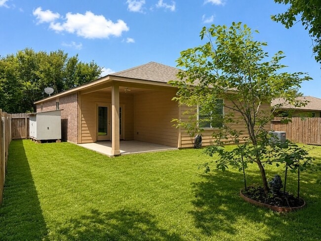 Building Photo - 38106 Sweetwater Cir