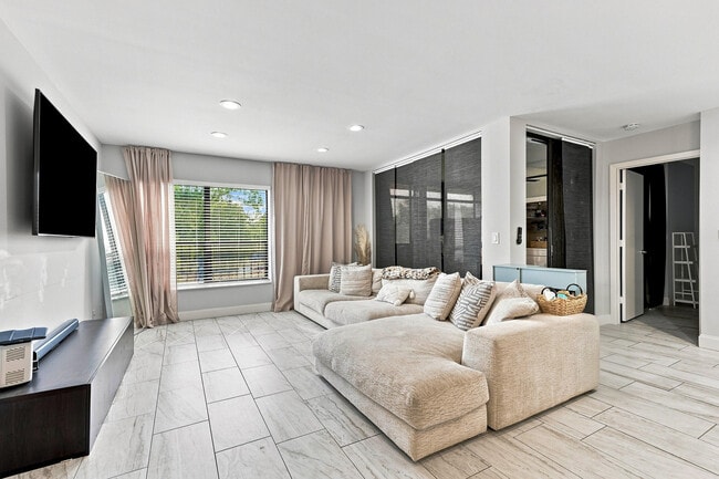 Building Photo - 2581 Carambola Cir N