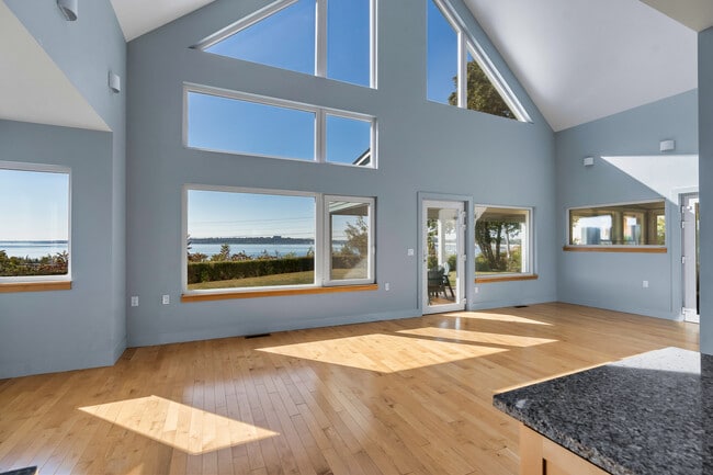 Building Photo - 1 Shoreline Dr