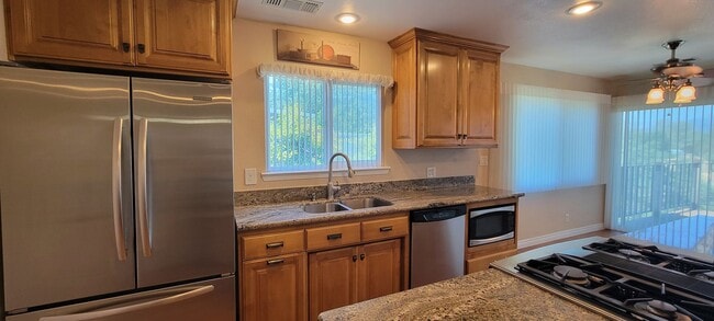 Building Photo - Charming 3 Bedroom, 2 Bath Home with Mountain Views