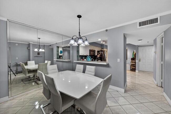 Building Photo - 2200 S Cypress Bend Dr