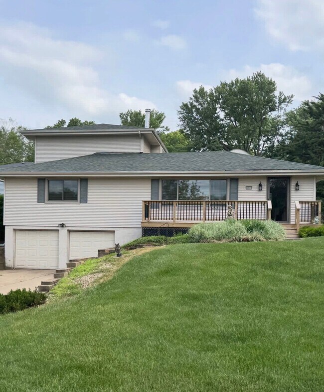 Building Photo - 10607 Fowler Ave