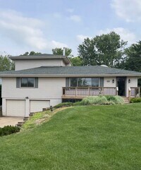 Building Photo - 10607 Fowler Ave