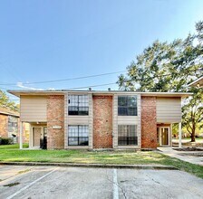 Building Photo - 10125 Ballina Ave