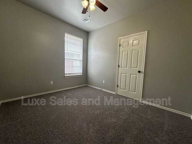 Building Photo - 1316 Garden Gate Dr