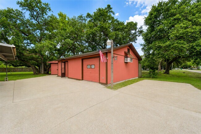 Building Photo - 4704 1st St