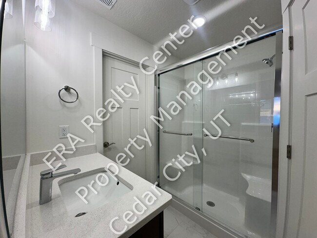 Building Photo - 45 Spanish Trail Dr