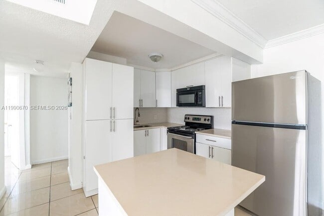 Building Photo - 1990 Marseille Dr