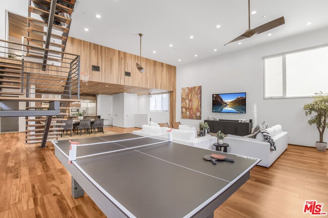 Building Photo - 661 Broadway St