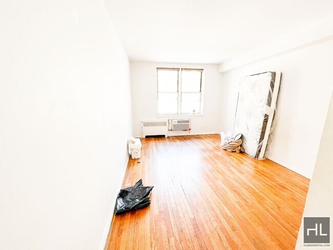 Building Photo - 340 E 58th St