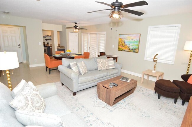 Building Photo - 3873 Pompano Dr SE