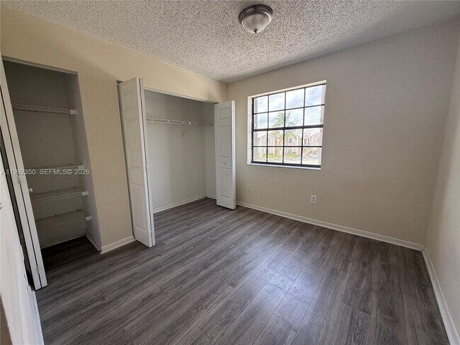 Building Photo - 800 Independence Dr