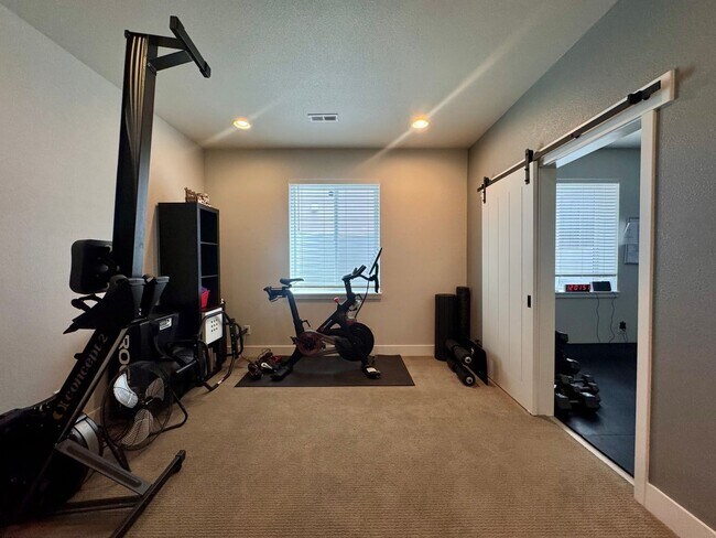 Building Photo - LUXURY 4 Bedroom home in NORTHGATE with Mountain Views