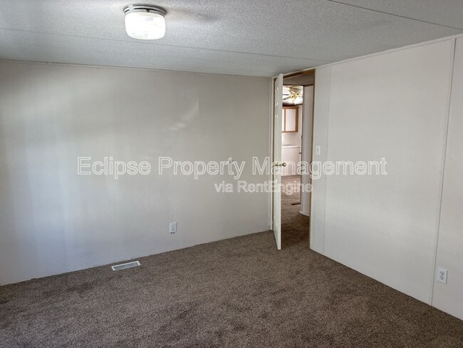 Building Photo - 178 Hollyberry Way