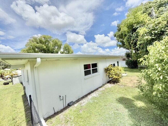Building Photo - 4149 Prudence Dr