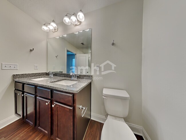 Building Photo - 390 Banyan Frst Dr