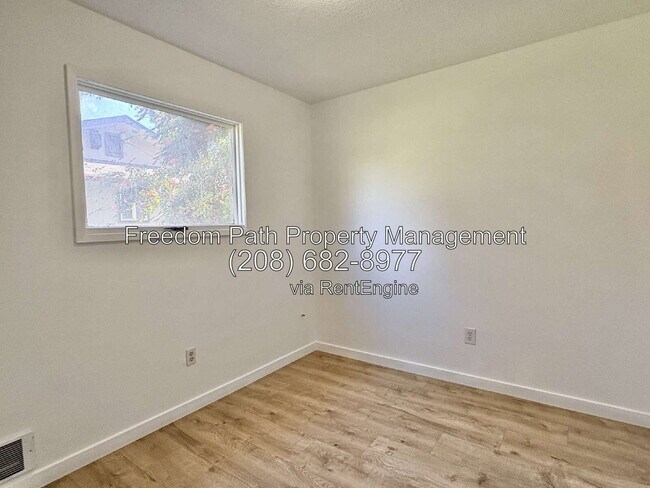 Building Photo - 2753 Fairway Dr