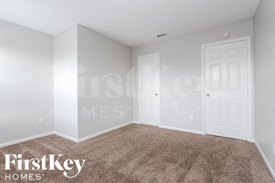 Building Photo - 7474 Carnation Ln