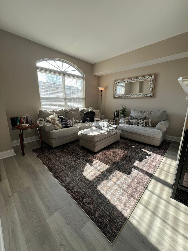 Building Photo - 112 Lakeshore Dr