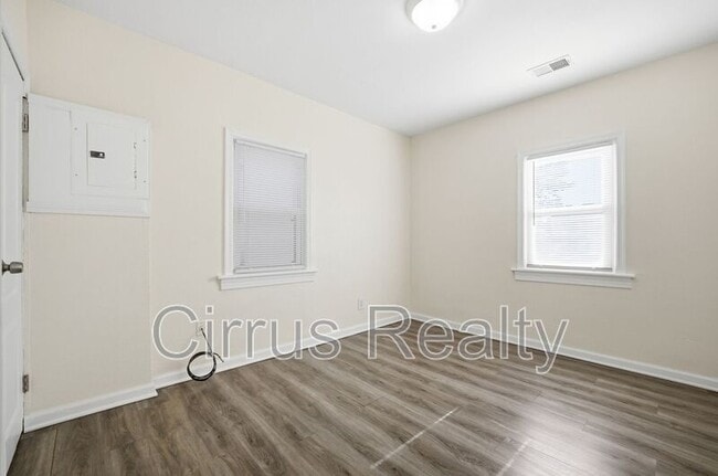 Building Photo - 1215 26th St