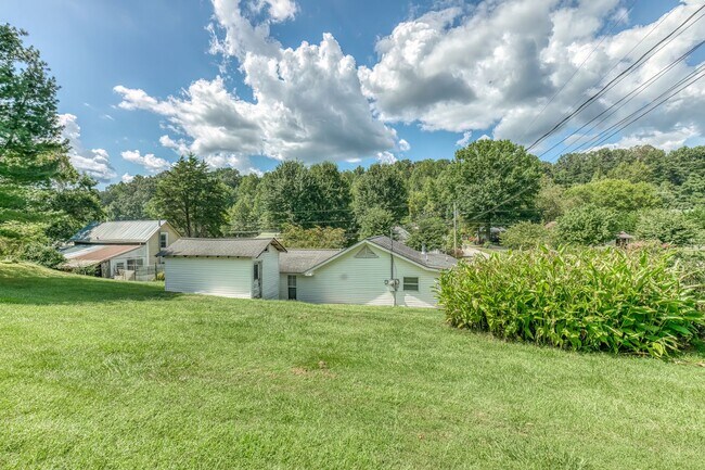 Building Photo - 222 Hulen Ave