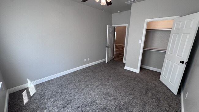 Building Photo - 117 Hessed St