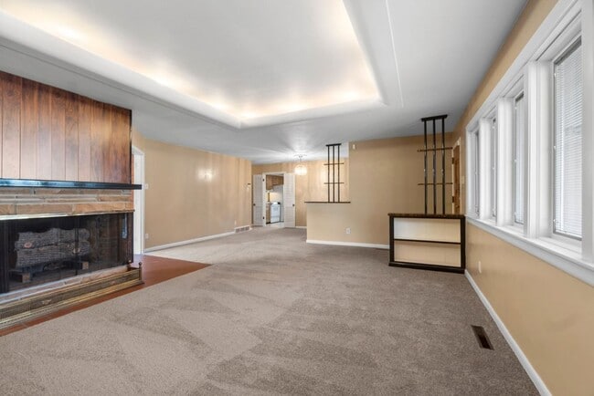 Building Photo - House Close To Campus!