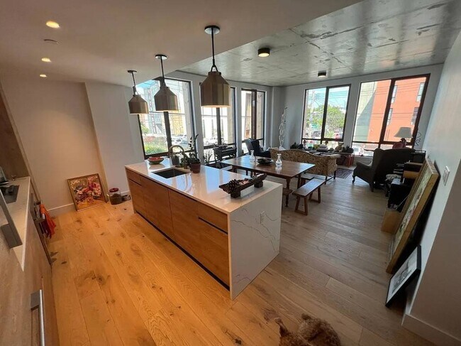 Building Photo - 199 Conover St