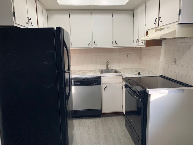 Building Photo - 3256 Delray Ave NW