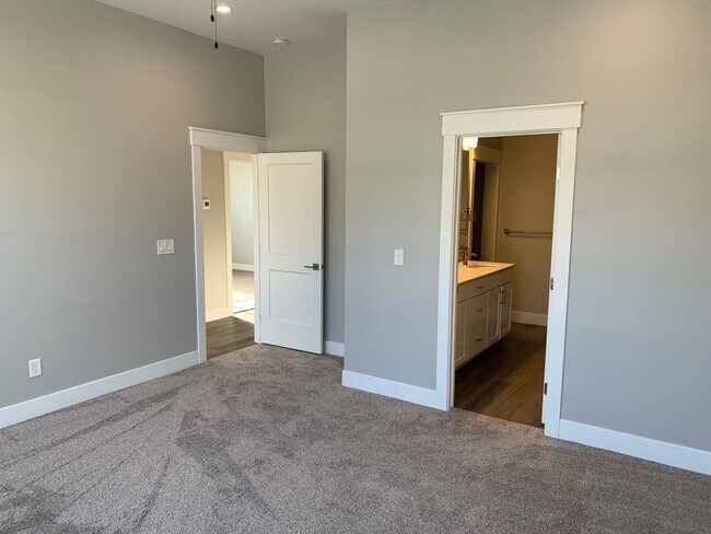 Building Photo - Low-Maintenance Luxury on One Level - new home Star, ID