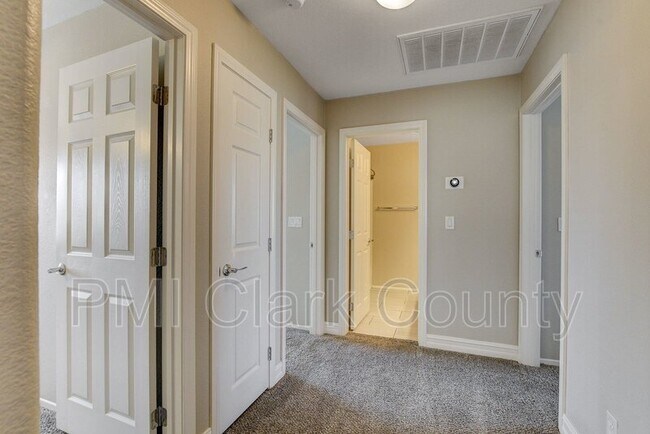Building Photo - 8912 Ochoa St