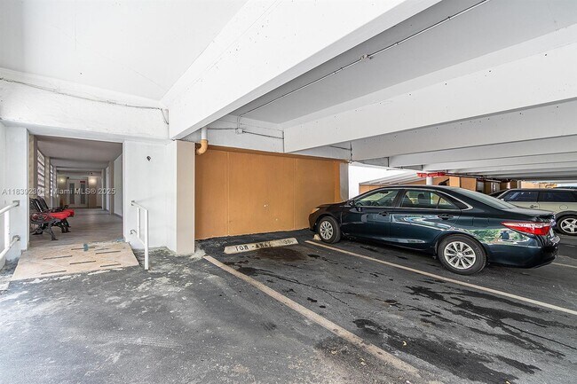 Building Photo - 121 Golden Isles Dr