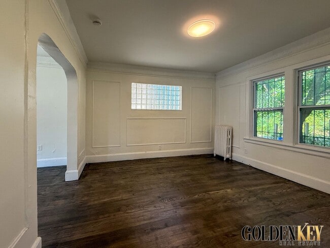 Building Photo - Beautifully redone large 3 bedroom home!