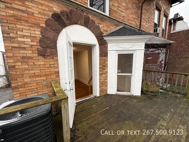 Building Photo - 211 S 45th St