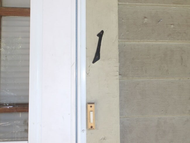 Building Photo - 629 W Ormsby Ave