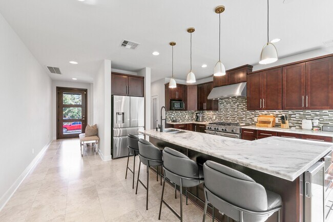 Building Photo - 4301 Vivian St