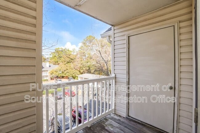 Building Photo - 2011 N Hwy 17